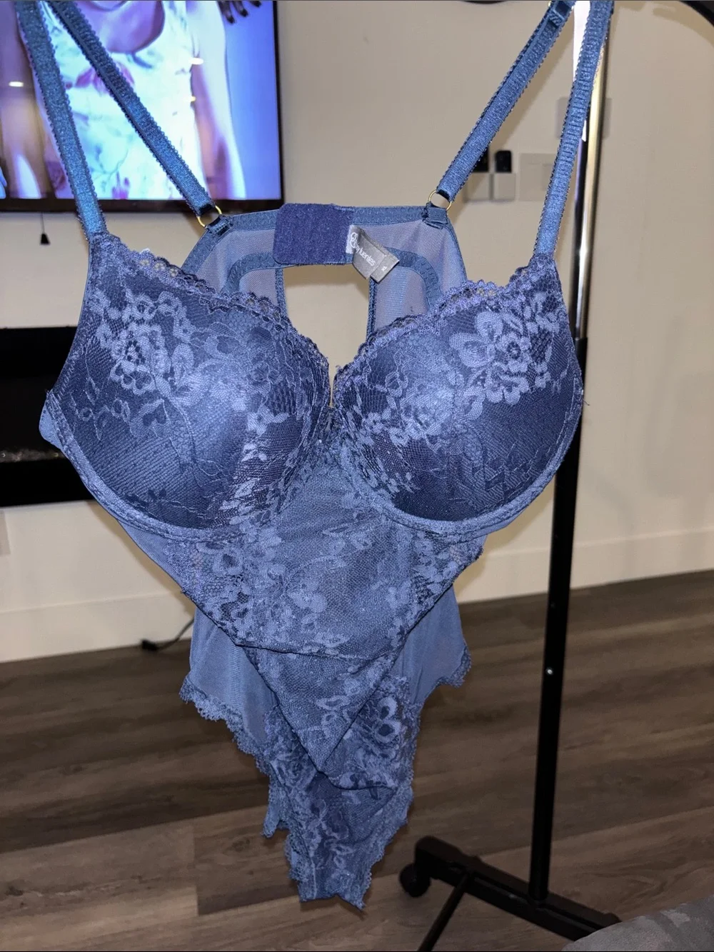 Auden delicate lace